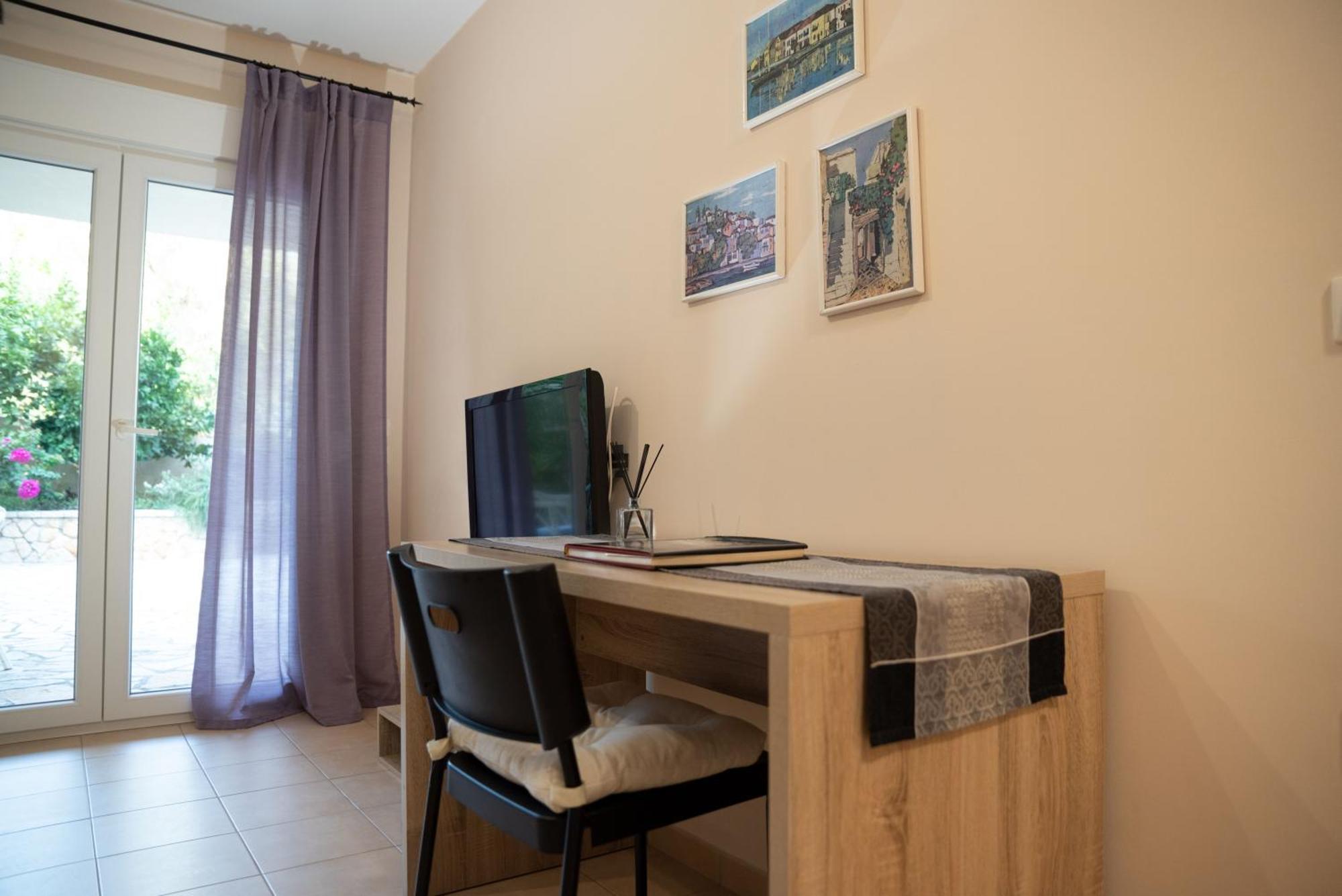 Solari Hill Maisonette Two Private Parking Alepou Bagian luar foto