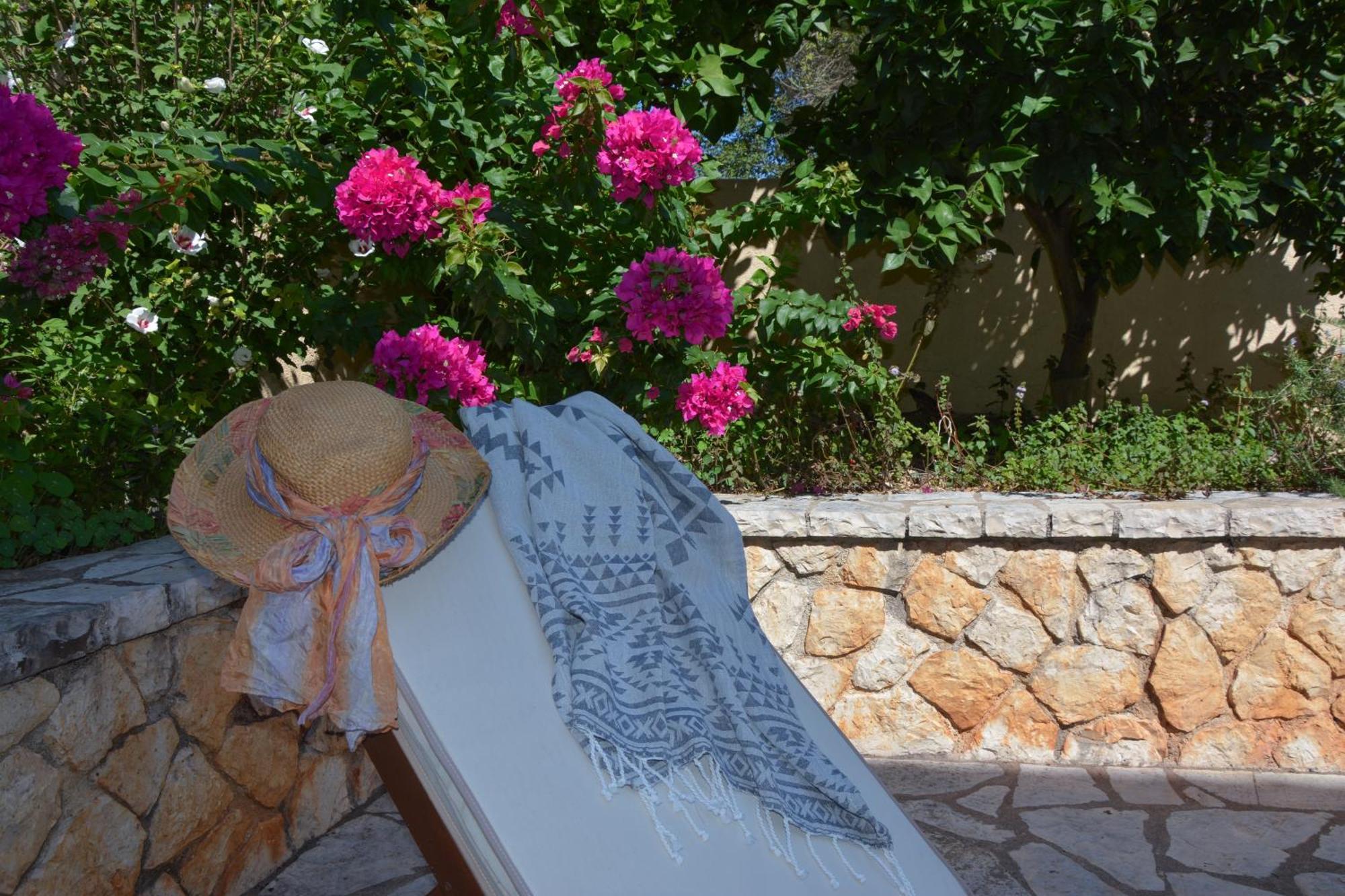 Solari Hill Maisonette Two Private Parking Alepou Bagian luar foto